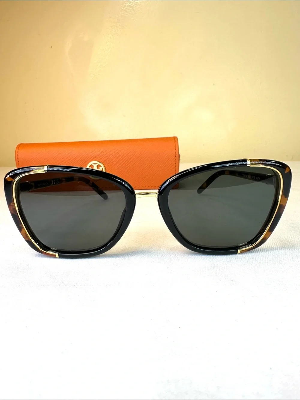 Tory Burch Eleanor cat-eye sunglasses Tortoise black frame metallic rim case